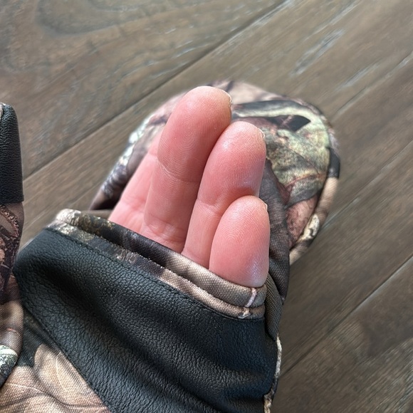 Mossy Oak Hot Shot 3M Thinsulate insulated camo, fingerless,fleece lined mittens - Picture 2 of 9